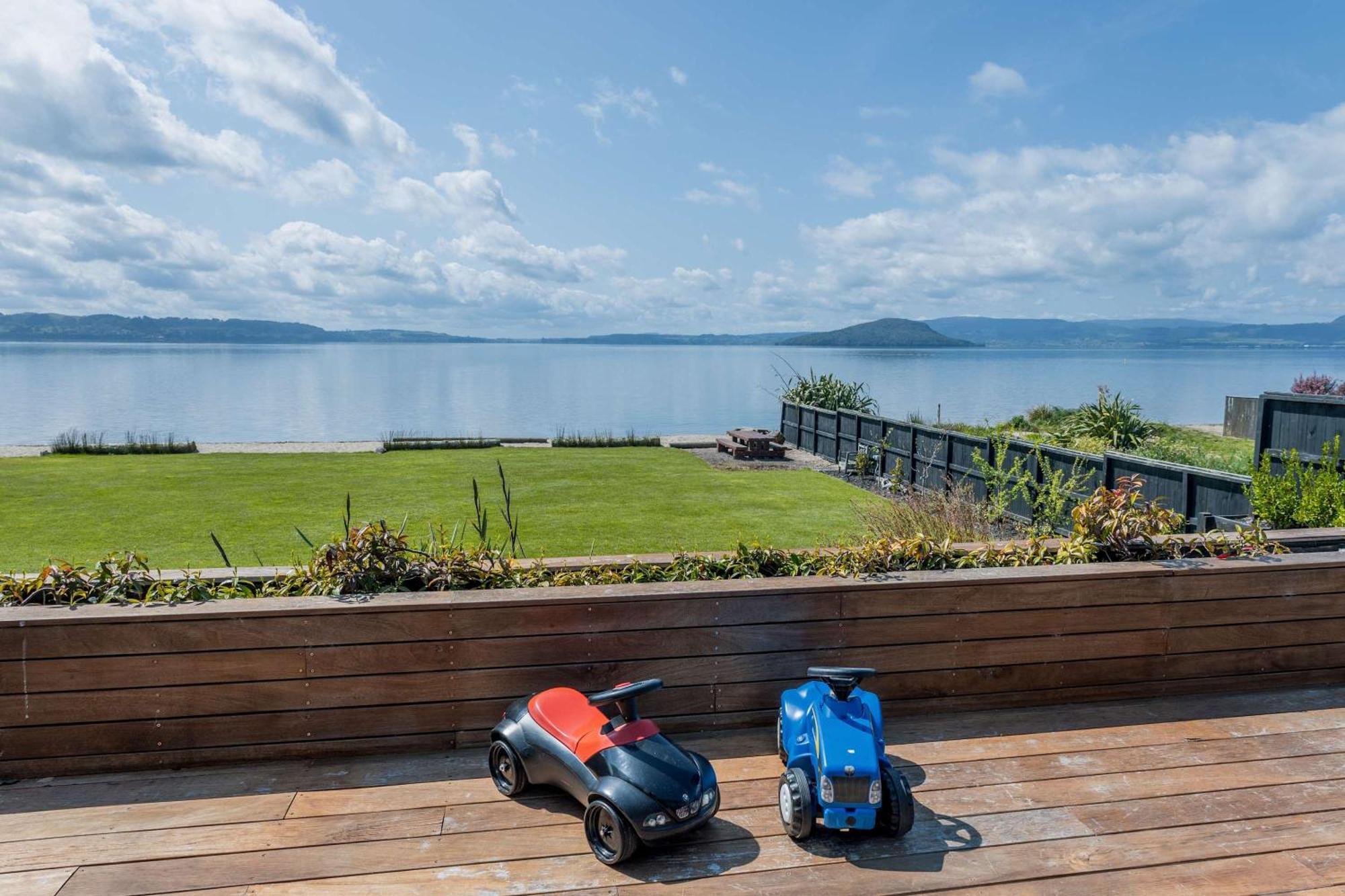 Jandals & Joy Lakefront Retreat Rotorua Eksteriør bilde
