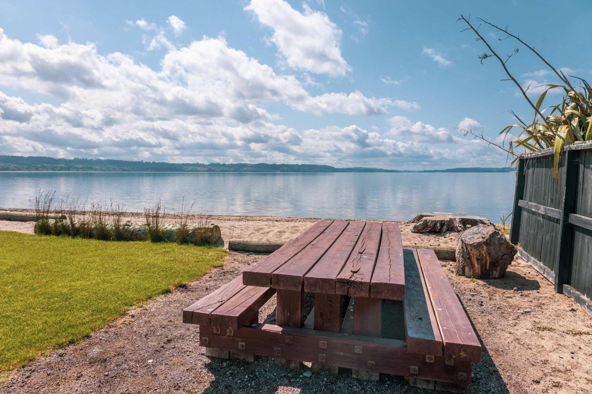 Jandals & Joy Lakefront Retreat Rotorua Eksteriør bilde
