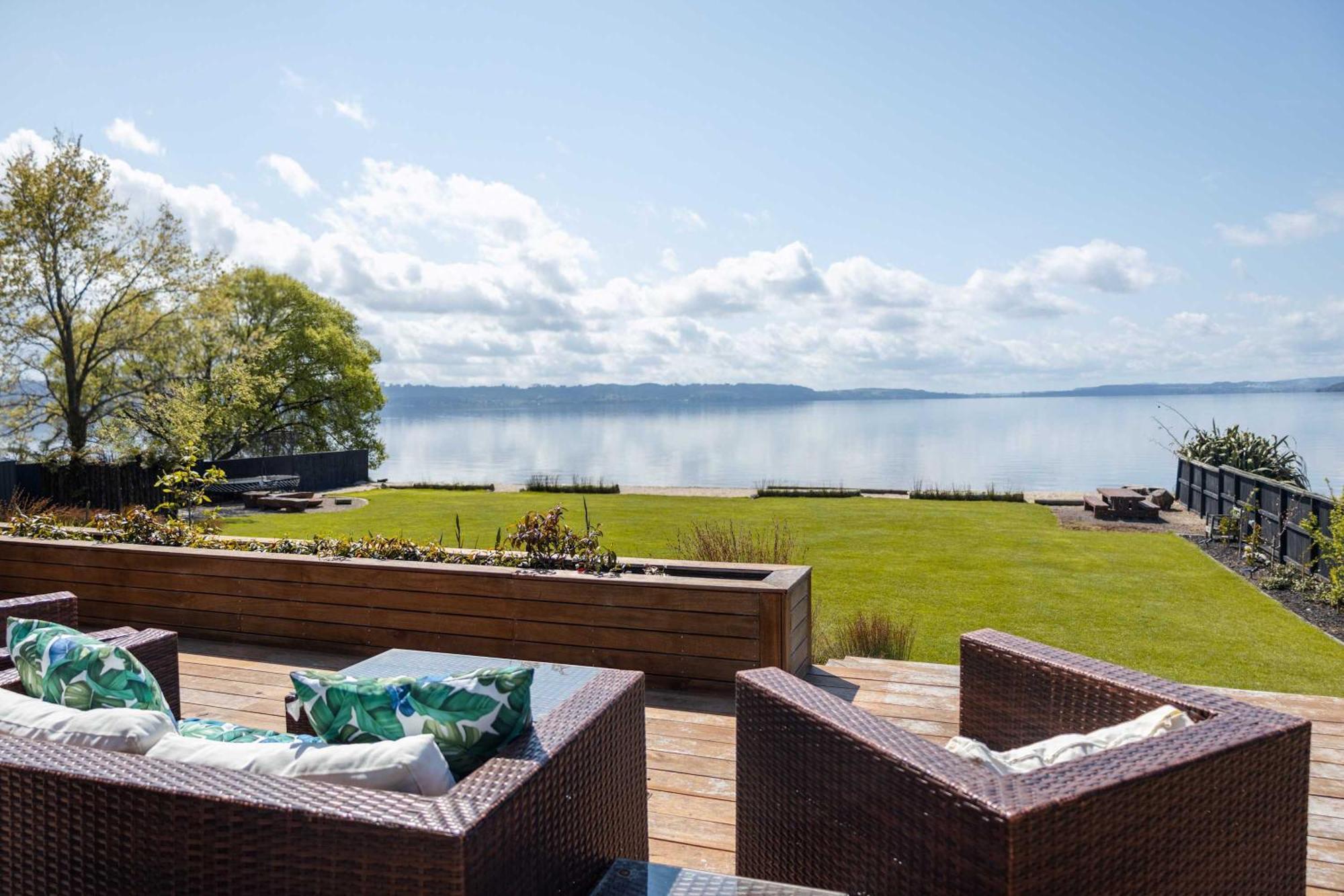 Jandals & Joy Lakefront Retreat Rotorua Eksteriør bilde